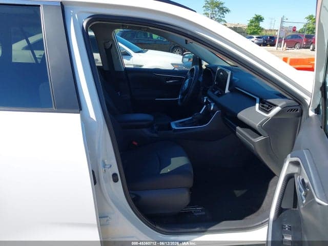 2024 TOYOTA RAV4 XLE 5