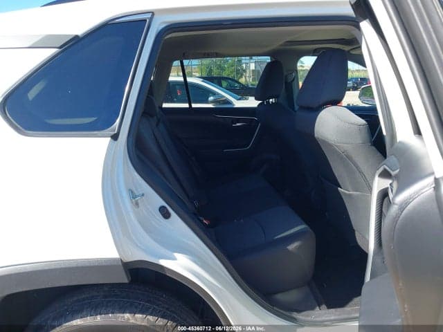 2024 TOYOTA RAV4 XLE 8