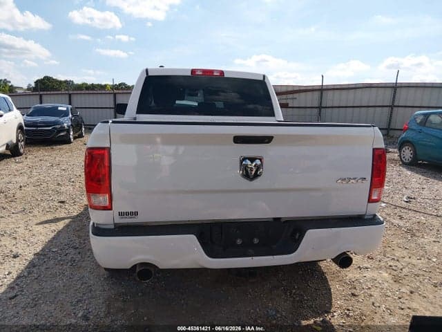 2017 RAM 1500 EXPRESS 4X4 5'7 BOX 17
