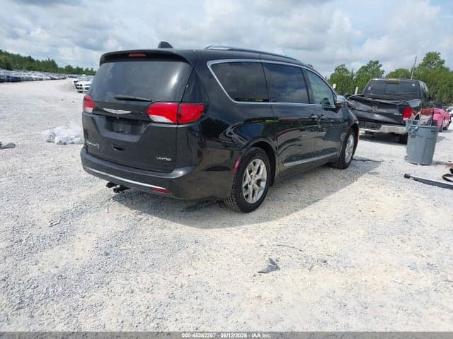 2017 CHRYSLER PACIFICA LIMITED 4