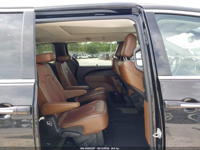 2017 CHRYSLER PACIFICA LIMITED 8