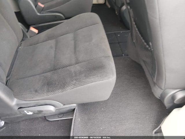 2017 DODGE GRAND CARAVAN SE 8