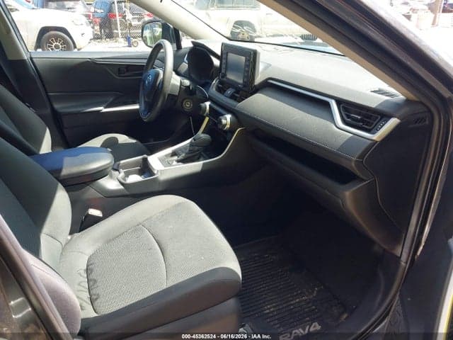 2020 TOYOTA RAV4 LE 5
