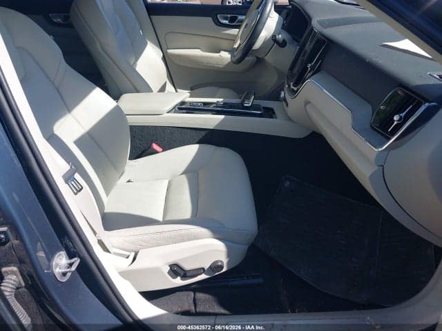 2024 VOLVO XC60 B5 6
