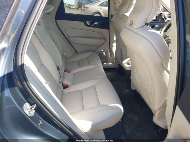 2024 VOLVO XC60 B5 9
