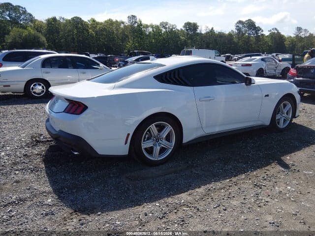 2026 FORD MUSTANG 4