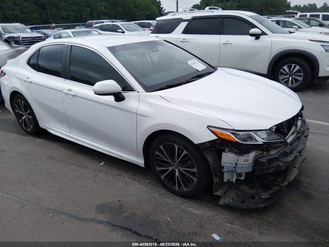2018 TOYOTA CAMRY SE 1