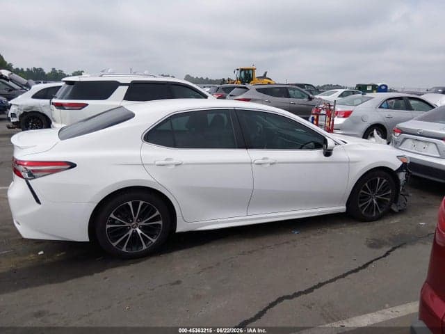 2018 TOYOTA CAMRY SE 14