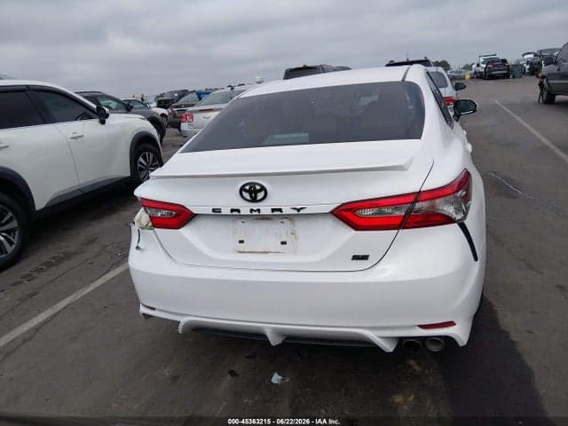 2018 TOYOTA CAMRY SE 17
