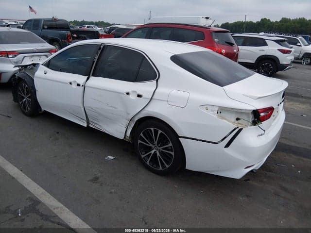 2018 TOYOTA CAMRY SE 3