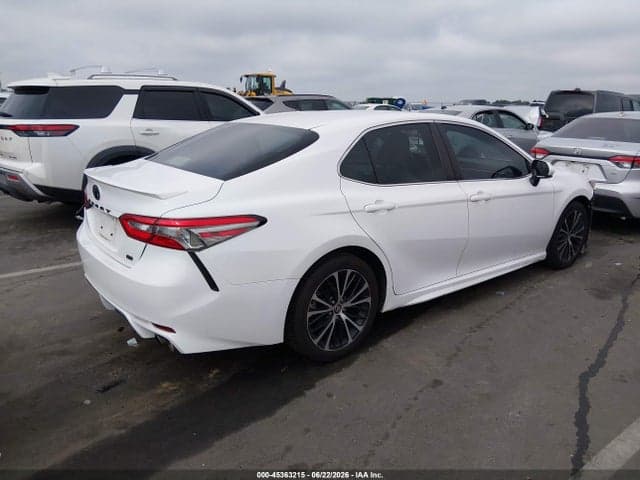 2018 TOYOTA CAMRY SE 4
