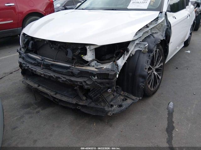 2018 TOYOTA CAMRY SE 6