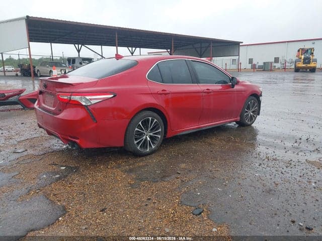 2020 TOYOTA CAMRY SE 4