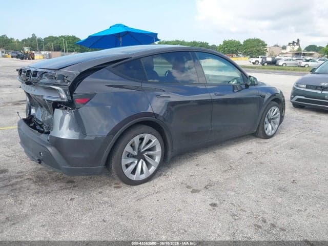 2026 TESLA MODEL Y 4