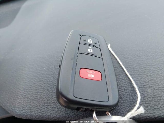2022 TOYOTA RAV4 XLE 11