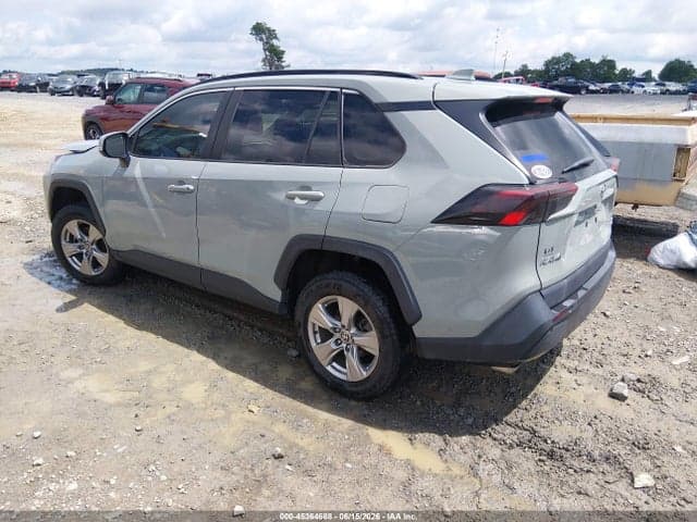 2022 TOYOTA RAV4 XLE 3