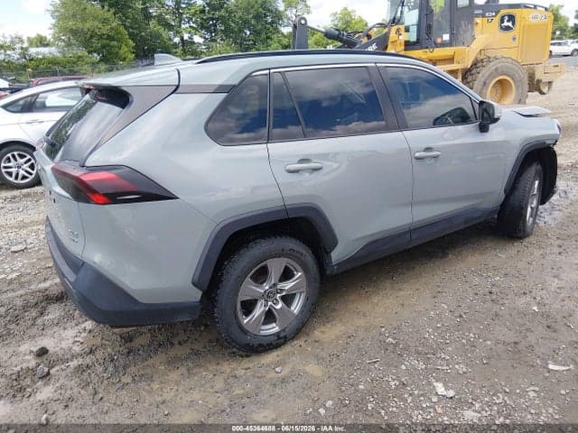 2022 TOYOTA RAV4 XLE 4