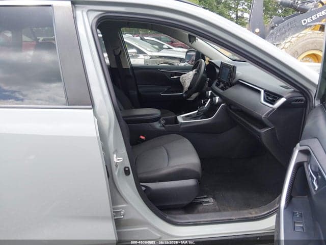 2022 TOYOTA RAV4 XLE 5