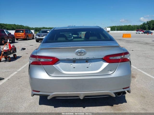 2018 TOYOTA CAMRY SE 17