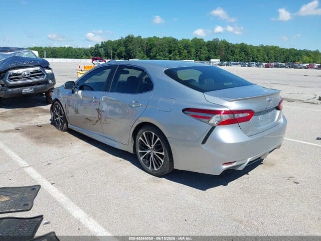 2018 TOYOTA CAMRY SE 3