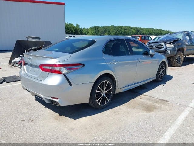 2018 TOYOTA CAMRY SE 4
