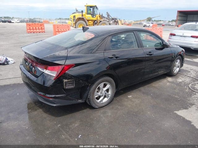 2022 HYUNDAI ELANTRA SE 4