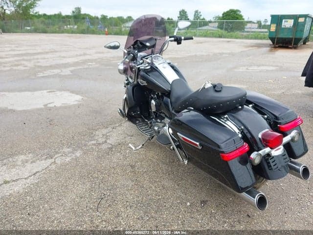 2017 HARLEY-DAVIDSON FLHR ROAD KING 3