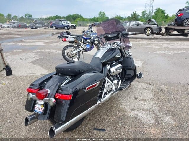 2017 HARLEY-DAVIDSON FLHR ROAD KING 4
