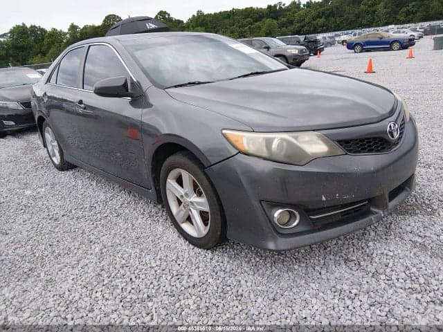 2014 TOYOTA CAMRY SE