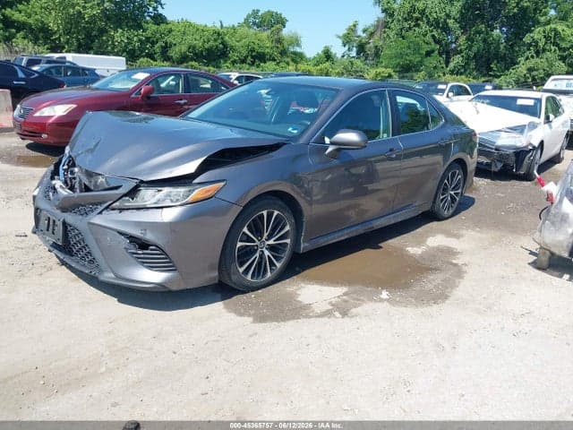 2019 TOYOTA CAMRY SE 2
