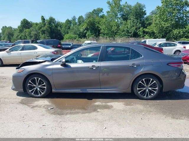 2019 TOYOTA CAMRY SE 14