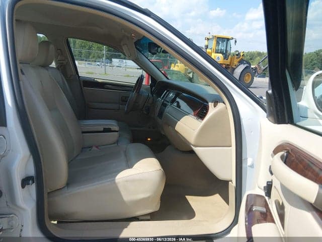 2009 LINCOLN TOWN CAR 5