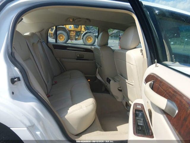 2009 LINCOLN TOWN CAR 8