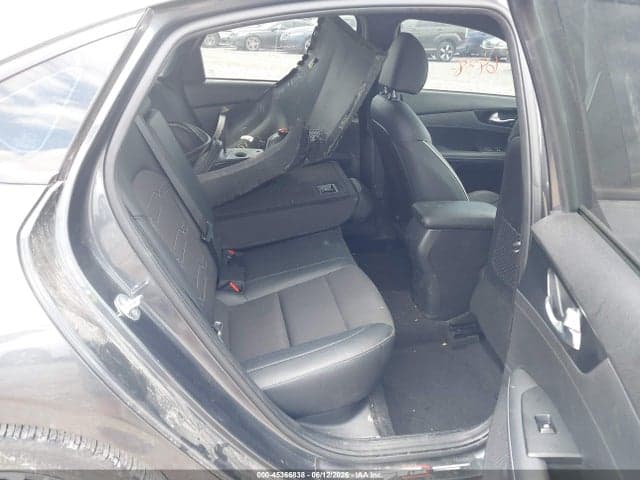 2023 KIA FORTE GT-LINE 8