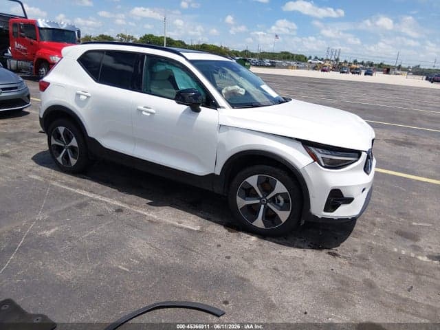 2026 VOLVO XC40 PLUS