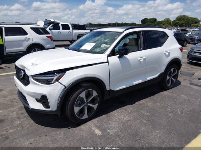 2026 VOLVO XC40 PLUS 3