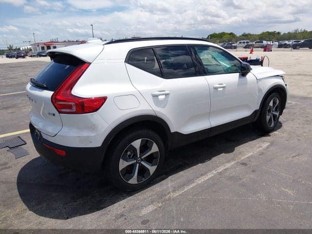 2026 VOLVO XC40 PLUS 5