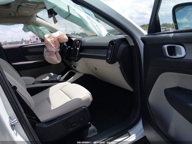 2026 VOLVO XC40 PLUS 6