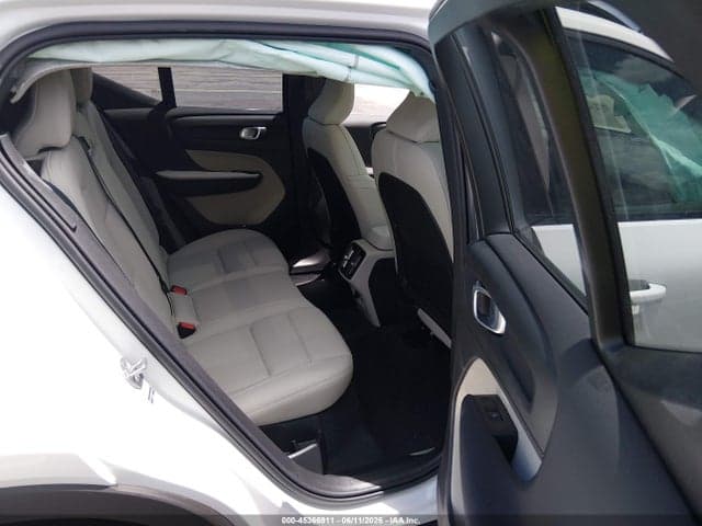 2026 VOLVO XC40 PLUS 9