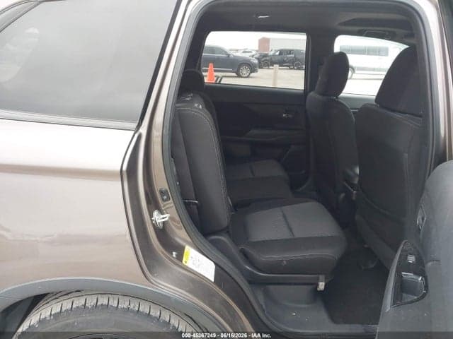 2018 MITSUBISHI OUTLANDER LE 8
