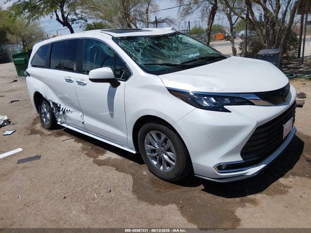 2024 TOYOTA SIENNA XLE 1