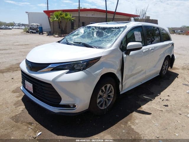 2024 TOYOTA SIENNA XLE 2