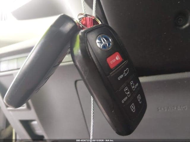 2024 TOYOTA SIENNA XLE 11