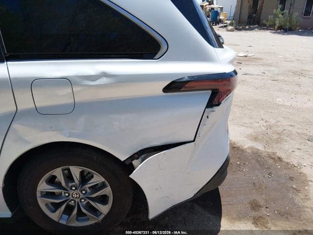 2024 TOYOTA SIENNA XLE 6