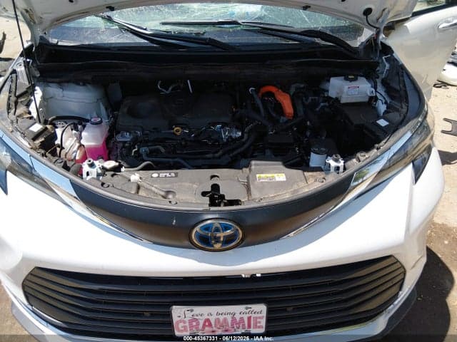 2024 TOYOTA SIENNA XLE 10