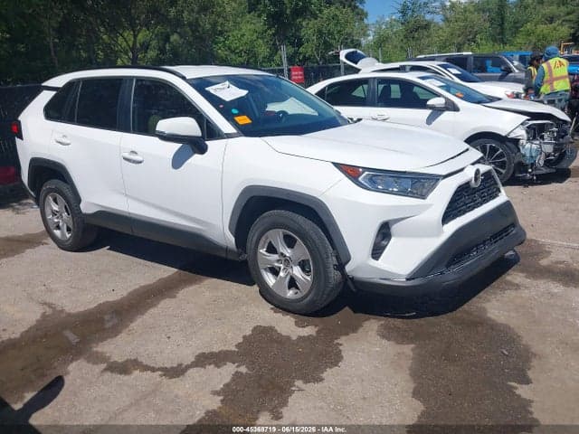 2021 TOYOTA RAV4 XLE 1