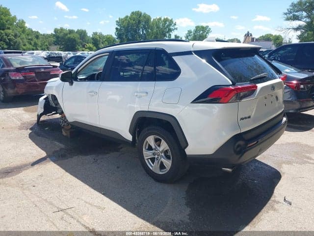 2021 TOYOTA RAV4 XLE 3
