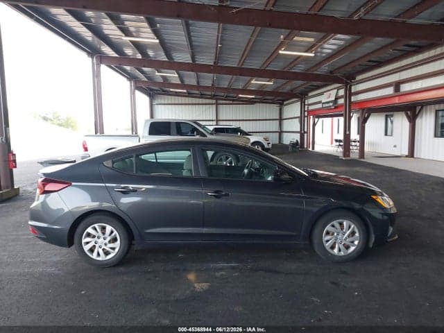 2020 HYUNDAI ELANTRA SE 18