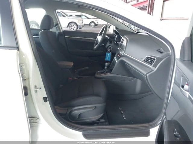 2020 HYUNDAI ELANTRA SE 5