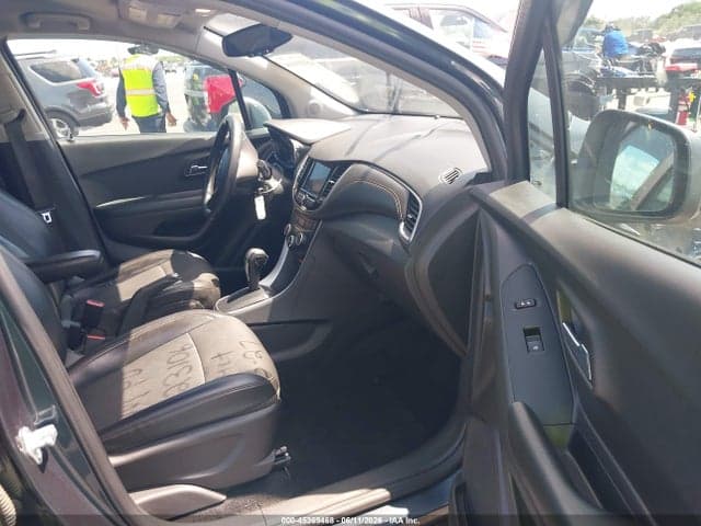 2021 CHEVROLET TRAX AWD LT 5